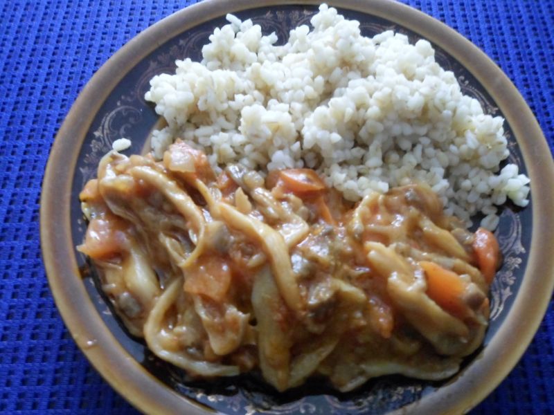 Wegański gulasz z boczniaków z kaszą bulgur Wegański gulasz z boczniaków z kaszą bulgur