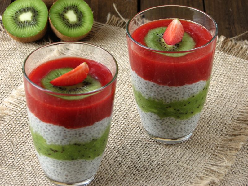Wegański pudding z chia i musem owocowym Wegański pudding z chia i musem owocowym