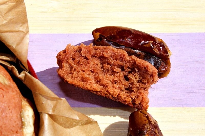 Wegańskie ciastka z syropem daktylowym i bananem