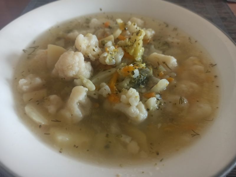 Wegetariańska zupa jarzynowa