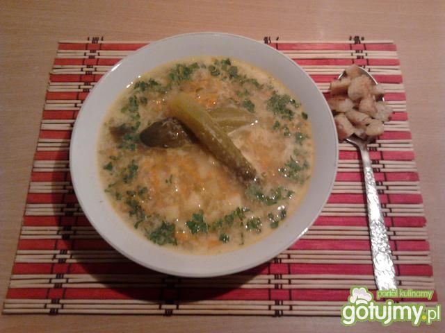 Wegetariańska zupa ogórkowa