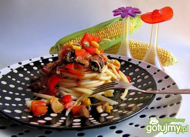 Wegetariańskie spaghetti słodko-kwaśne