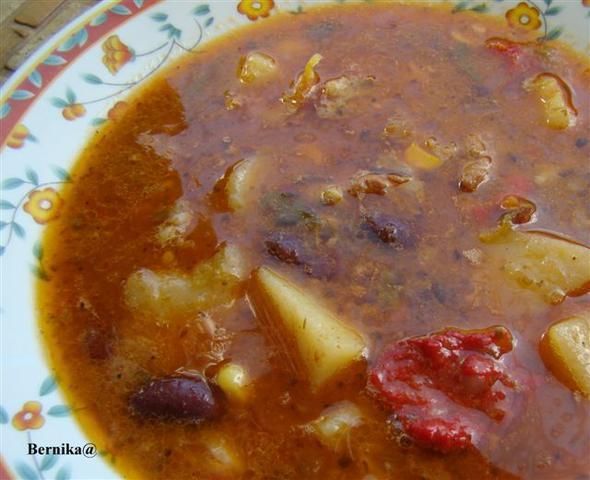 Węgierski gulasz z kociołka z fasolą Węgierski gulasz z kociołka z fasolą