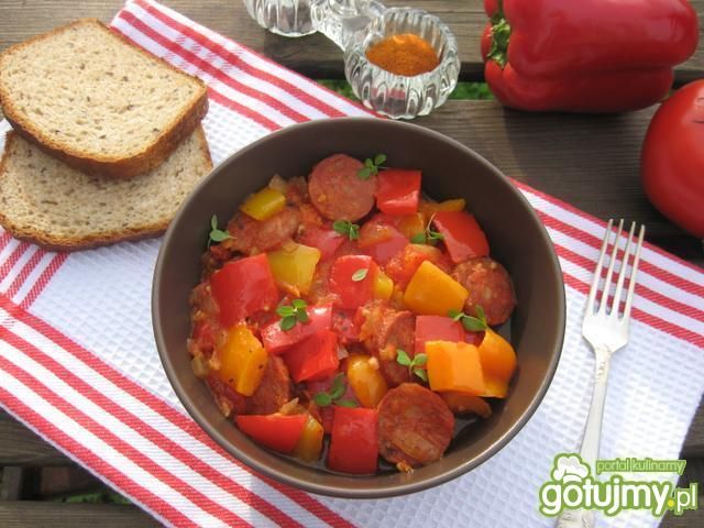 Węgierskie leczo z hiszpańską chorizo