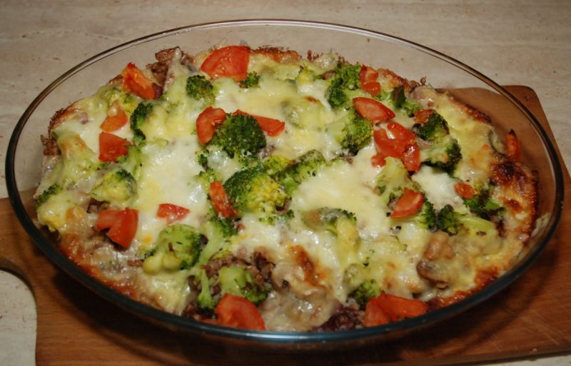 Wiejska zapiekanka z kaszą gryczaną, boczkiem