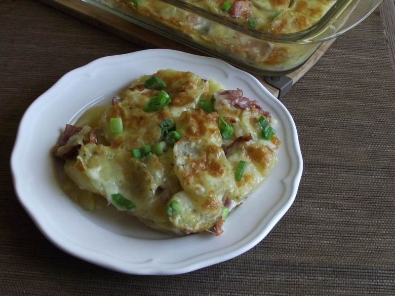 Wiejska zapiekanka ziemniaczana z boczkiem 