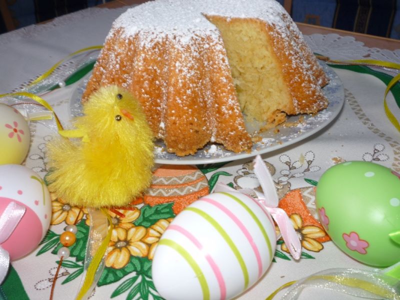 Wielkanocna babka cytrynowa Wielkanocna babka cytrynowa