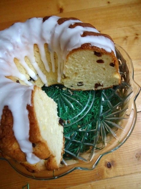 Wielkanocna babka drożdżowa Wielkanocna babka drożdżowa