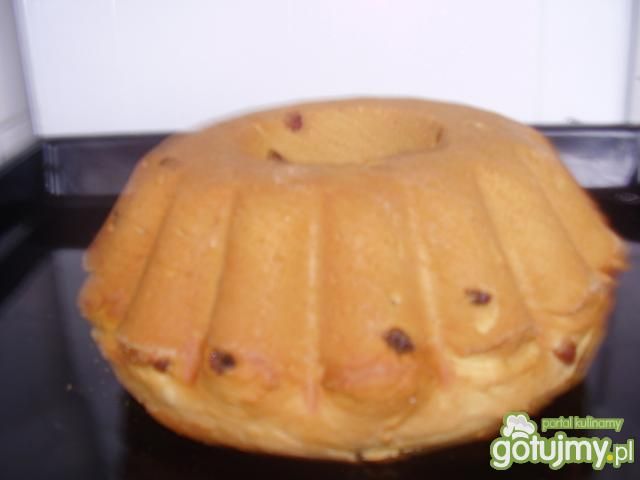 Wielkanocna babka drożdżowa