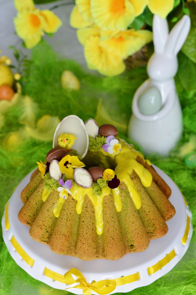 Wielkanocna babka szpinakowa z kremem lemon curd Wielkanocna babka szpinakowa z kremem lemon curd