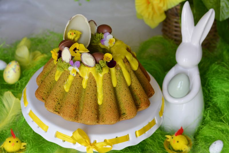 Wielkanocna babka szpinakowa z kremem lemon curd Wielkanocna babka szpinakowa z kremem lemon curd