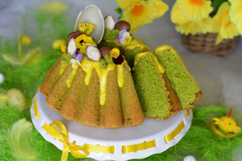 Wielkanocna babka szpinakowa z kremem lemon curd Wielkanocna babka szpinakowa z kremem lemon curd