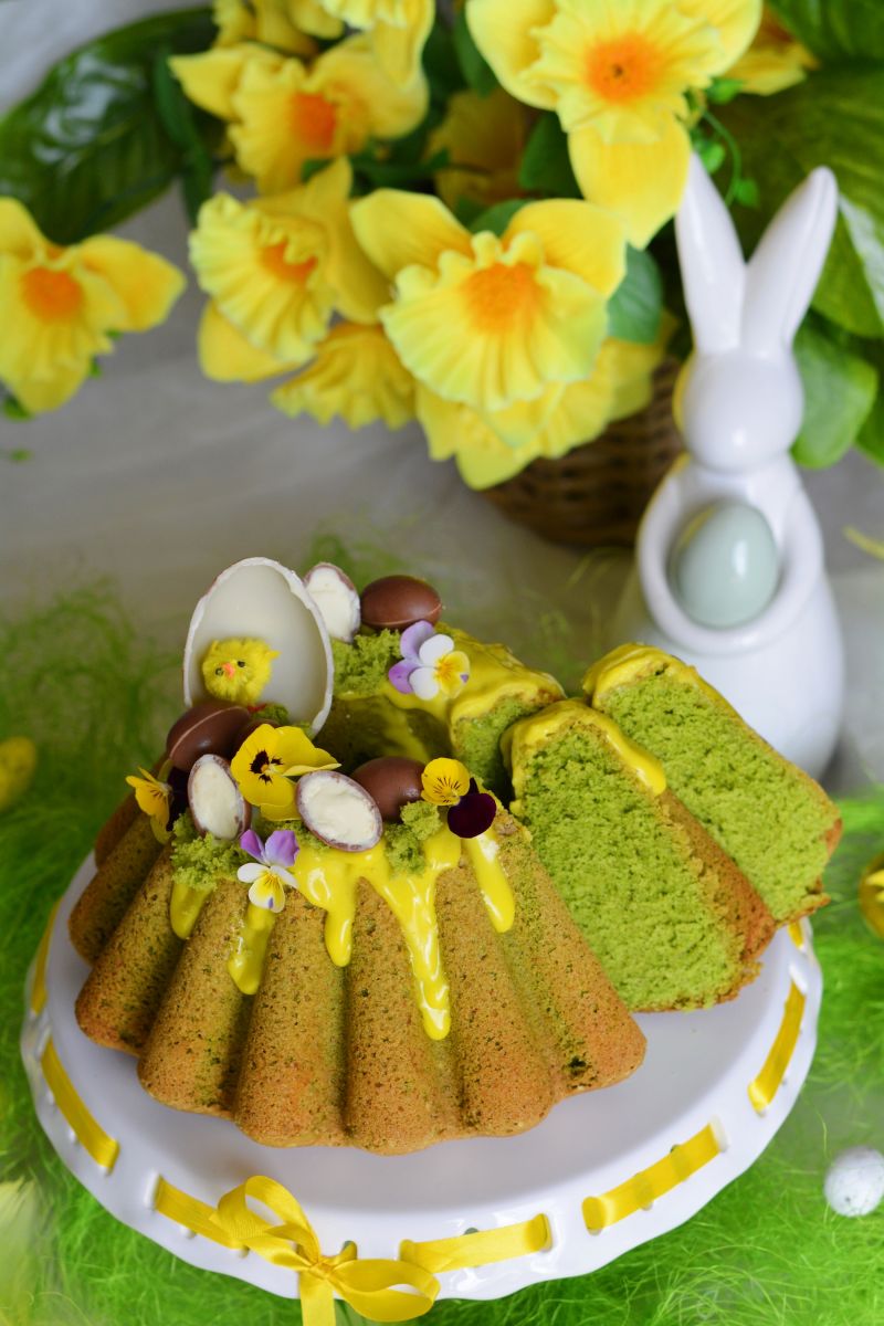 Wielkanocna babka szpinakowa z kremem lemon curd Wielkanocna babka szpinakowa z kremem lemon curd