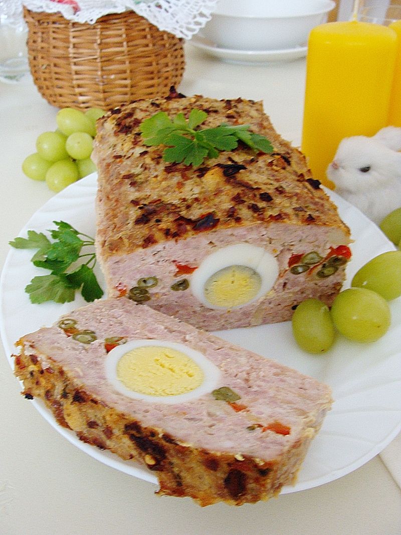 Wielkanocna pieczeń z jajkiem