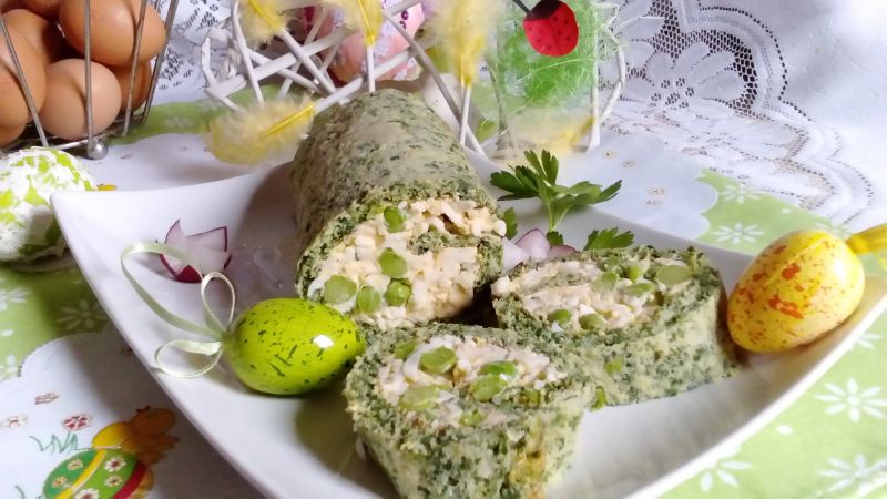 Wielkanocna rolada kapuściano-szpiankowa z jajkiem Wielkanocna rolada kapuściano-szpiankowa z jajkiem