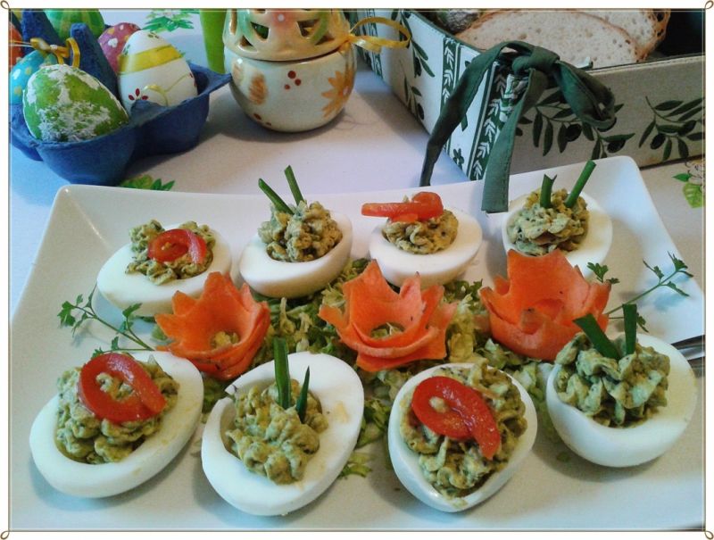 Wielkanocne jajka faszerowane porem