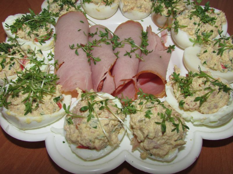 Wielkanocne jajka faszerowane z tuńczykiem