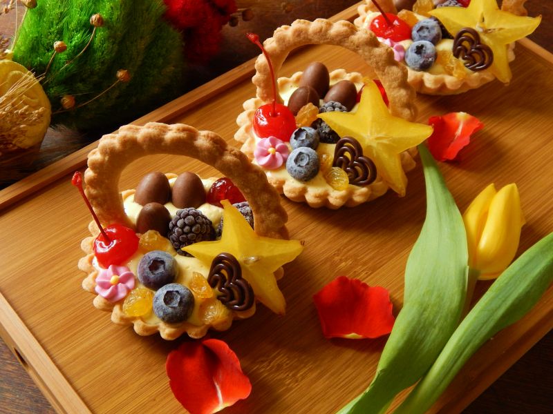 Wielkanocne kosze z owocami