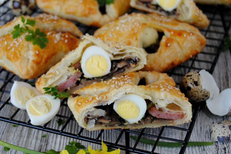 Wielkanocne paszteciki  z ciasta francuskiego Wielkanocne paszteciki  z ciasta francuskiego