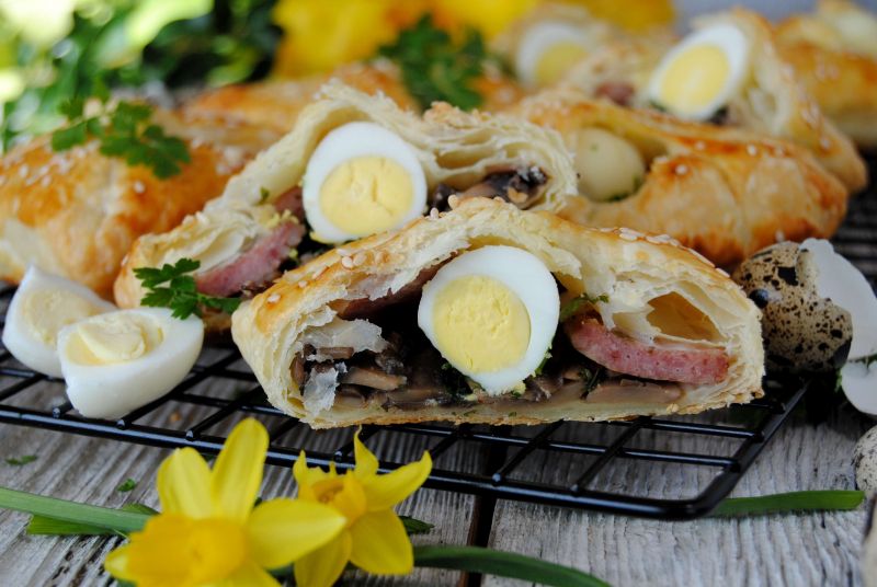 Wielkanocne paszteciki  z ciasta francuskiego Wielkanocne paszteciki  z ciasta francuskiego