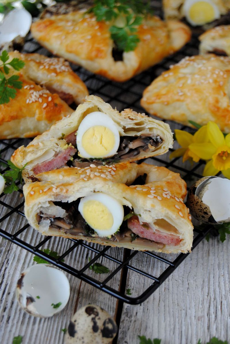 Wielkanocne paszteciki  z ciasta francuskiego Wielkanocne paszteciki  z ciasta francuskiego