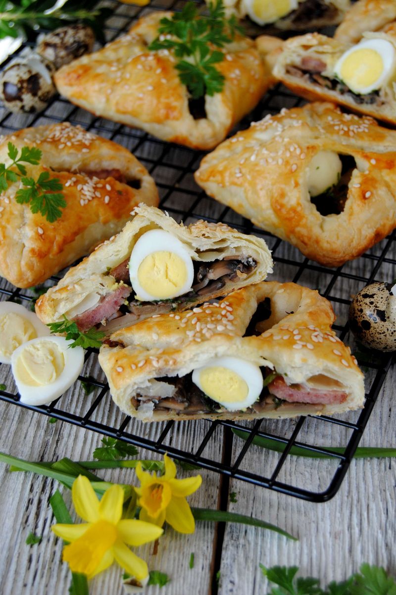 Wielkanocne paszteciki  z ciasta francuskiego Wielkanocne paszteciki  z ciasta francuskiego