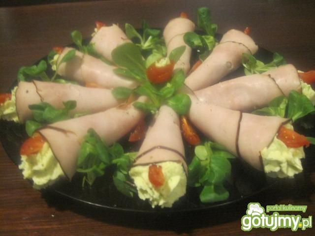 Wielkanocne rożki z farszem z jaj  Wielkanocne rożki z farszem z jaj