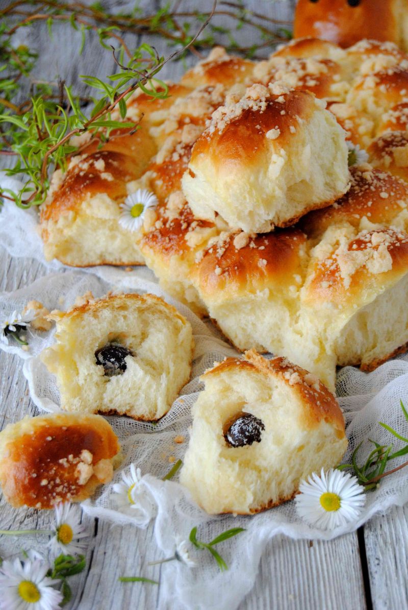 Wielkanocny baranek drożdżowy