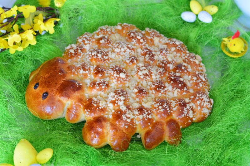 Wielkanocny drożdżowy baranek Wielkanocny drożdżowy baranek
