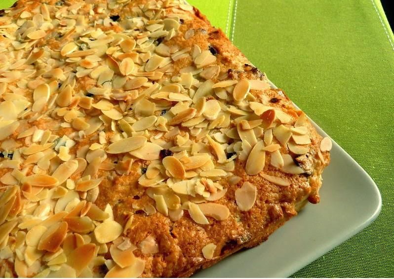 Wielkanocny mazurek z masą migdałową i marcepanem