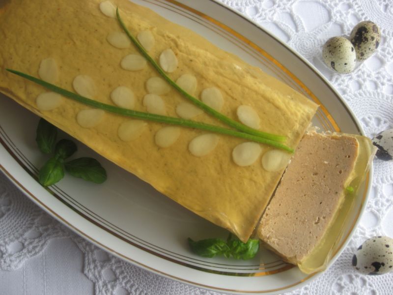 Wielkanocny pasztet z łososia z galaretką Wielkanocny pasztet z łososia z galaretką