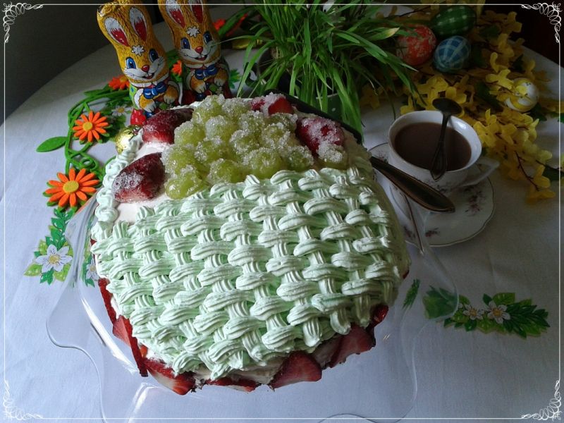 Wielkanocny tort pisanka Wielkanocny tort pisanka
