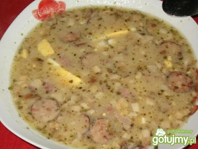 Wielkanocny żurek z jajkiem i kiełbasą Wielkanocny żurek z jajkiem i kiełbasą