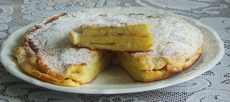 Wielki naleśnik z jabłkami Wielki naleśnik z jabłkami