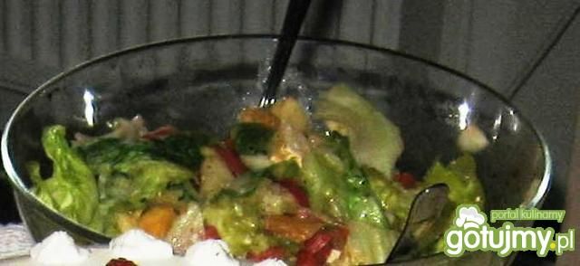 Wielobarwna salatka