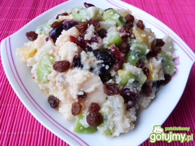 Wieloowocowa sałatka z kaszą kuskus Wieloowocowa sałatka z kaszą kuskus