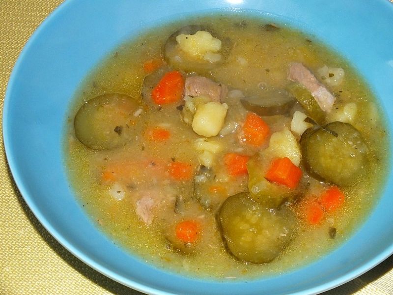 Wielowarzywna zupa gulaszowa Wielowarzywna zupa gulaszowa