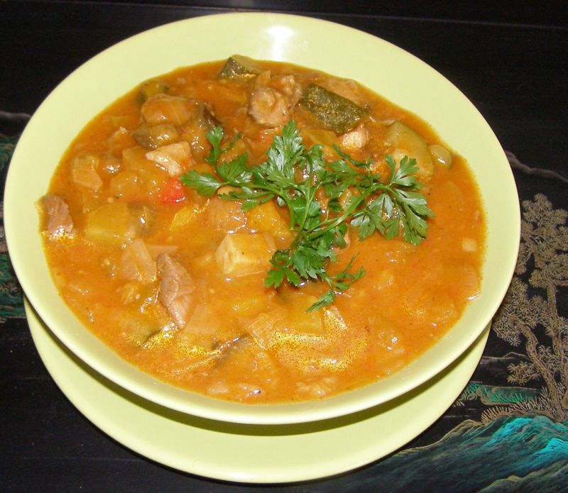 Wielowarzywny gulasz z indykiem