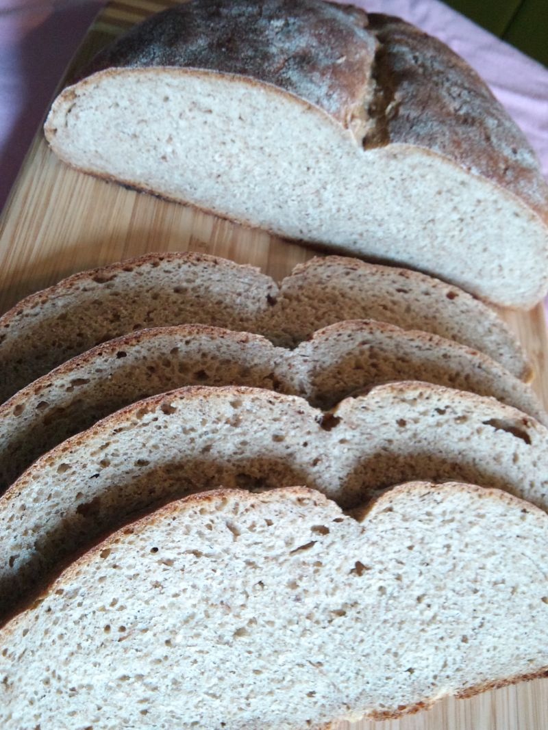 Wielozbożowy chleb na zakwasie żytnim