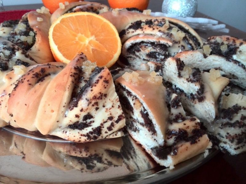 Wieniec drożdżowy makowo - serowy Wieniec drożdżowy makowo - serowy