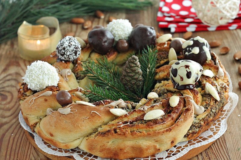 Wieniec makowo migdałowy