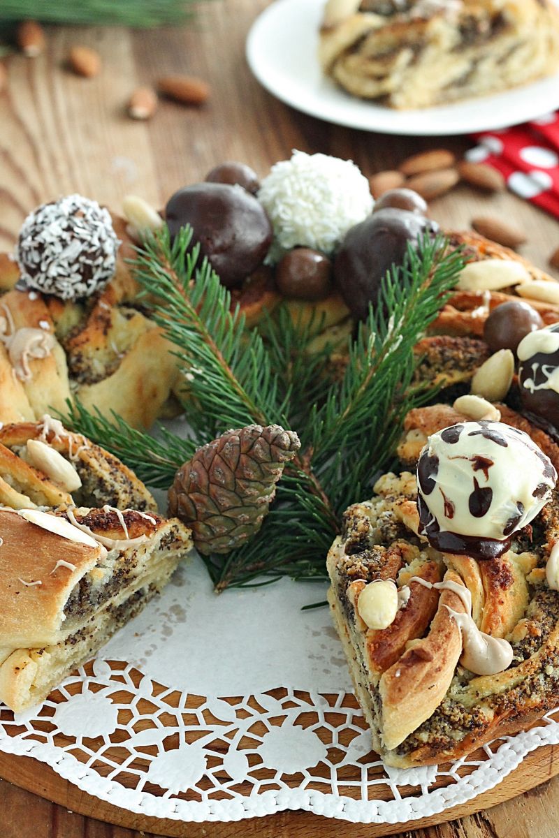 Wieniec makowo migdałowy