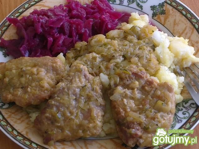 Wieprzowe bitki w sosie z cukinii 