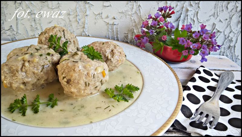 Wieprzowe klopsiki w sosie warzywno - koperkowym