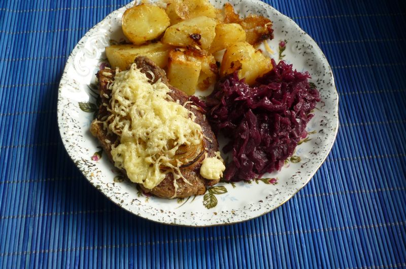 Wieprzowina pieczona z serem i cebulką Wieprzowina pieczona z serem i cebulką