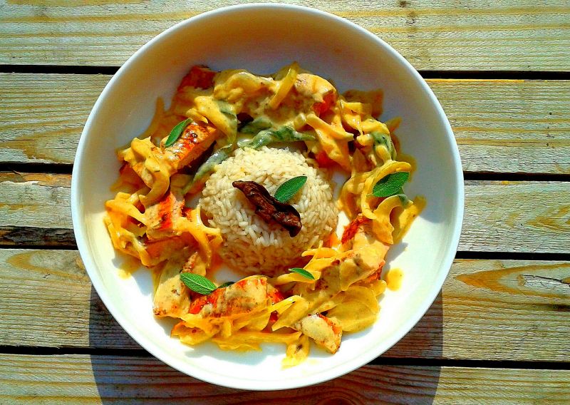 Wieprzowina w marsali z pachnącym grzybami ryżem