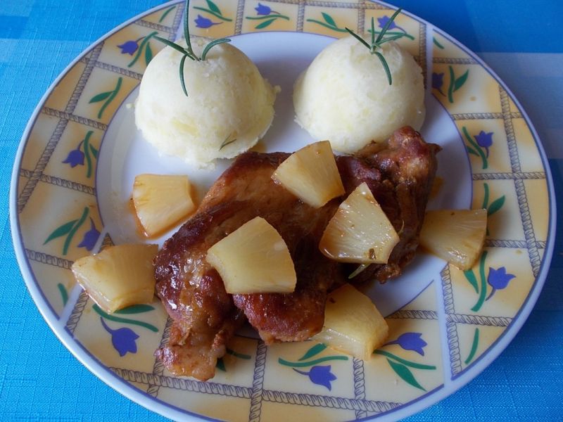 Wieprzowina z ananasem. Wieprzowina z ananasem.