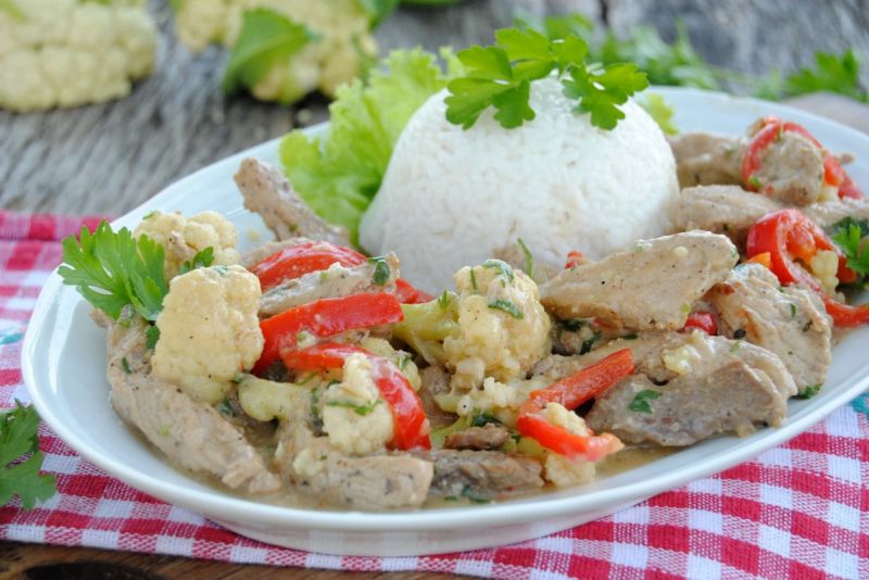 Wieprzowina  z kalafiorem