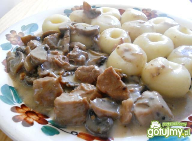 Wieprzowina z pieczarkami. Wieprzowina z pieczarkami.