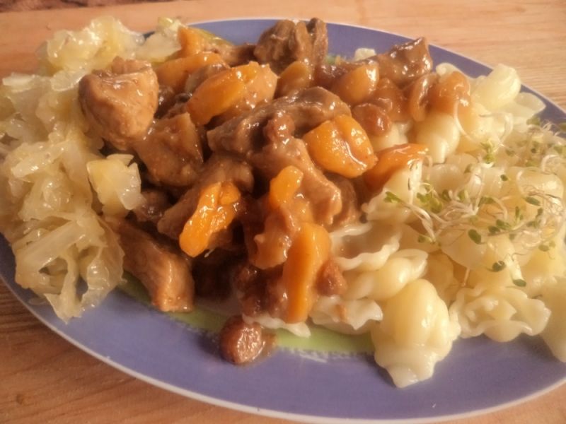 Wieprzowina z suszonymi owocami i imbirem